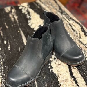 Sorel Black Leather Women’s Chelsea Boots